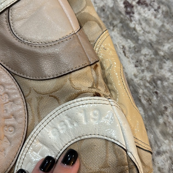 Tan/cream Coach shoulder bag - Picture 7 of 11
